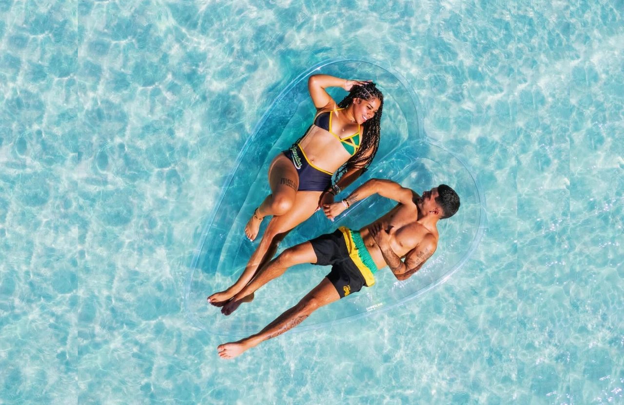 Couple’s Clear Kayak Photoshoot