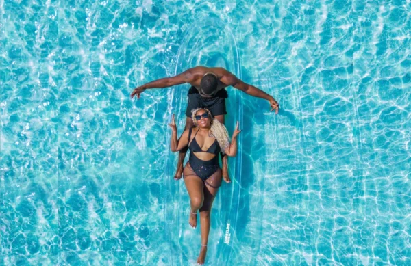 Couple’s Clear Kayak Photoshoot - Image 2