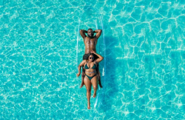 Couple’s Clear Kayak Photoshoot - Image 4